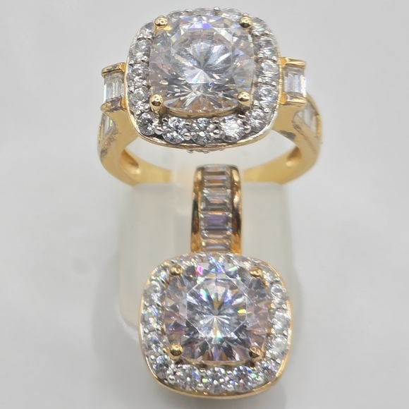 Victoria Wieck Jewelry - Extraordinary Sparkling Clear Quartz Victoria Wieck  Ring And Pendant Set